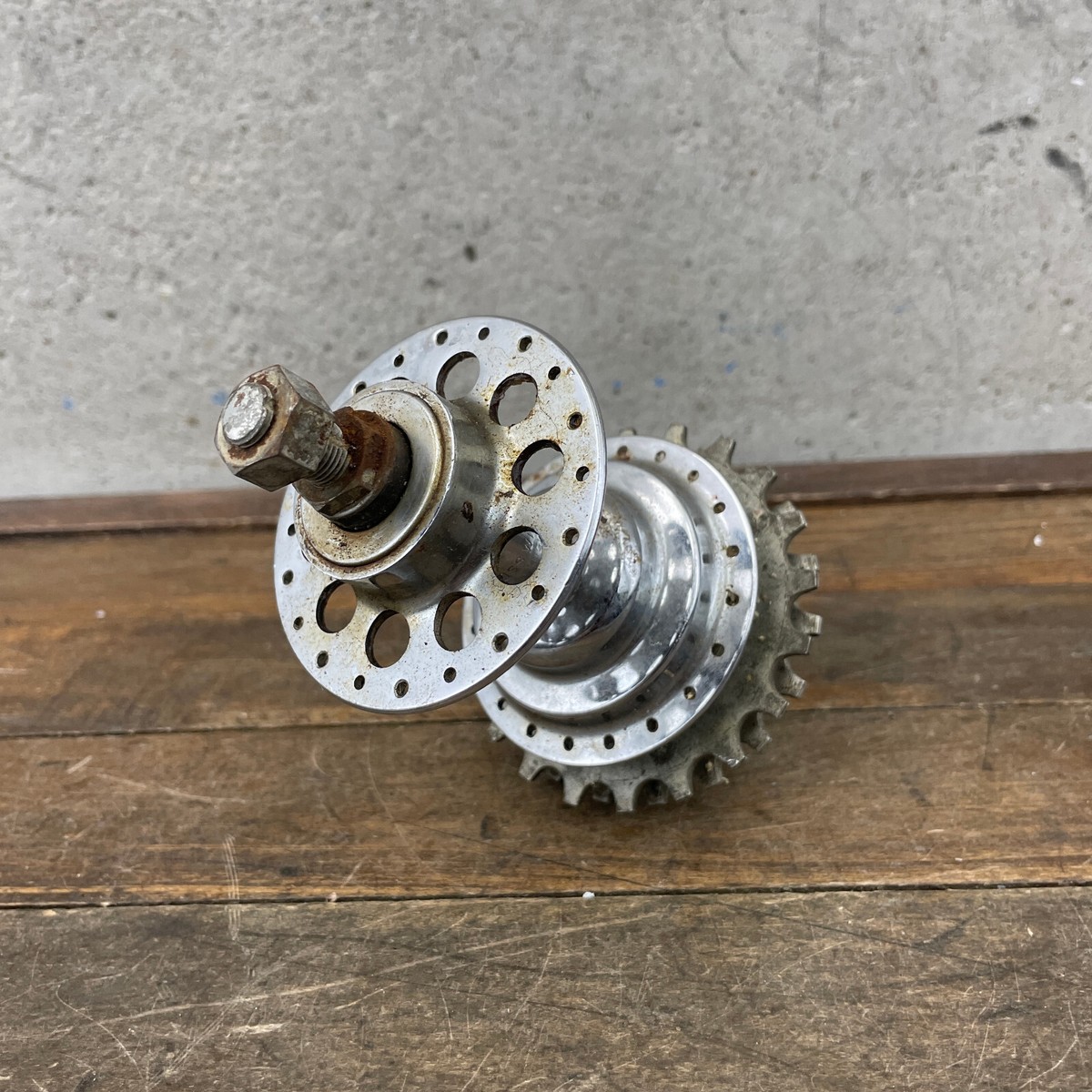 Vintage Bayliss Wiley Rear Hub 40 Hole High Flange Nutted