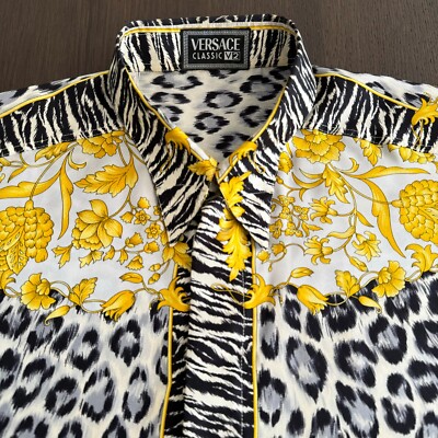 【M1】VERSACE CLASSIC V2 ヴェルサーチェクラシック Tシャツ ヴェルサーチクラシックVERSACE CLASSIC V2 ロゴトリムメッシュ