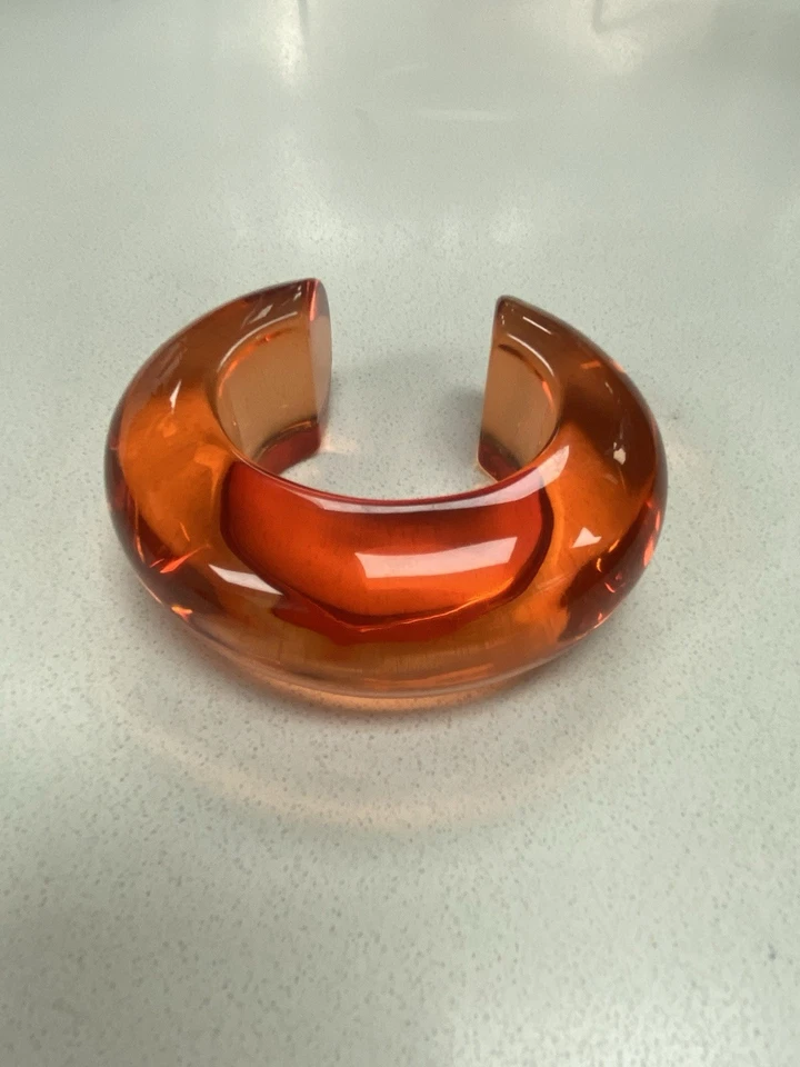 Lizzie Fortunato 弧形袖口手链金盏花。 — 第 3/4 张图片