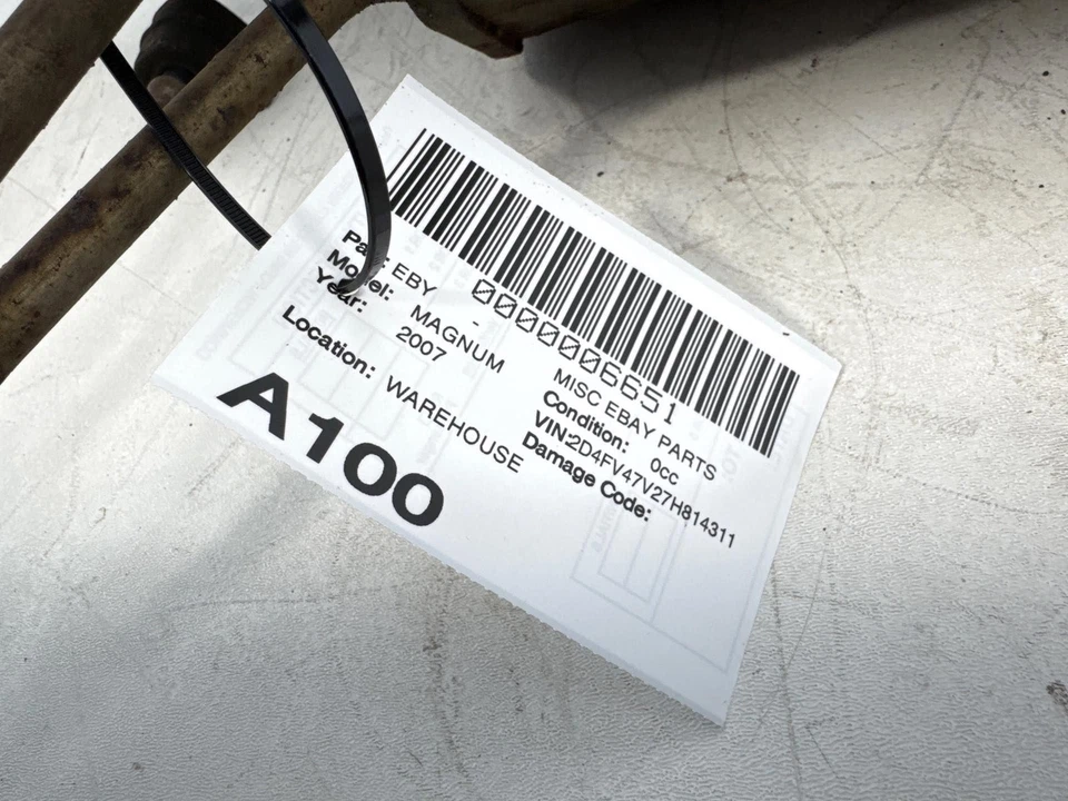 Silenciador de escape central Dodge Magnum 2006-2007 OEM Foto 2 de 4