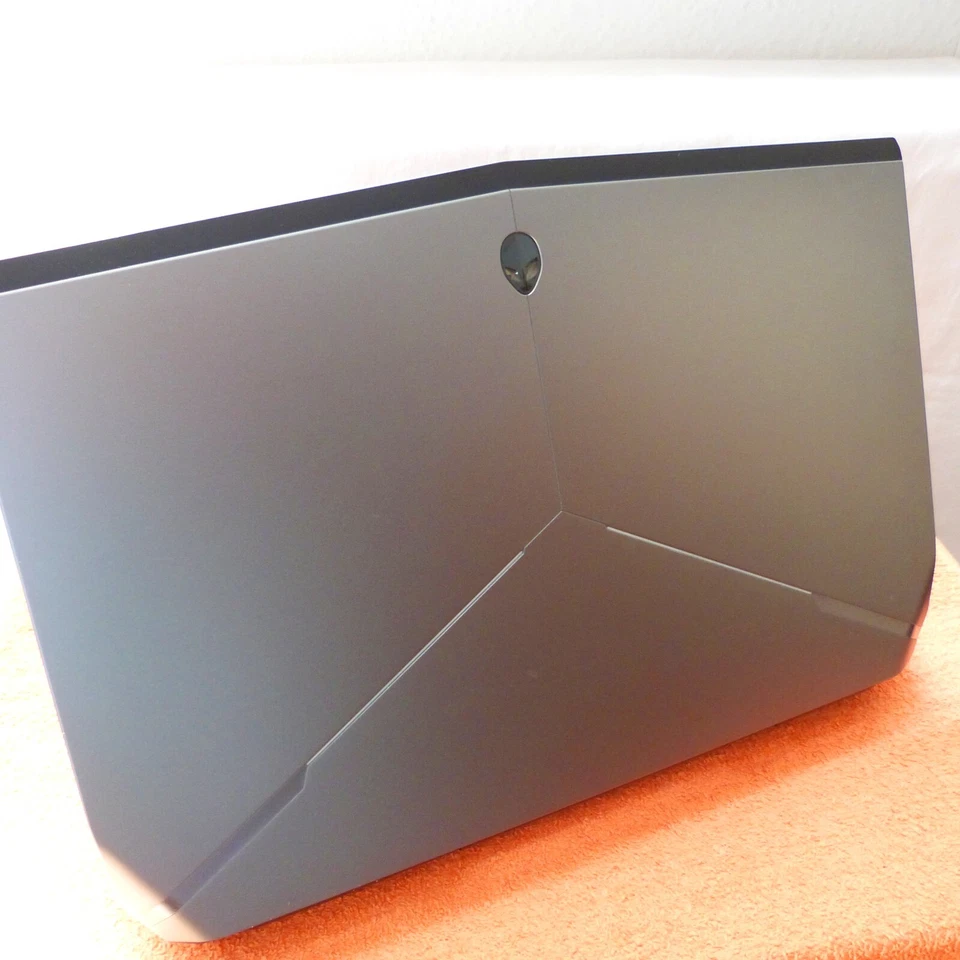 Alienware 17 R3 HIGHEND 17 pollici 4K UHD Gaming GTX 8GB l 1500GB SSD Windows 11 - Immagine 2 di 4