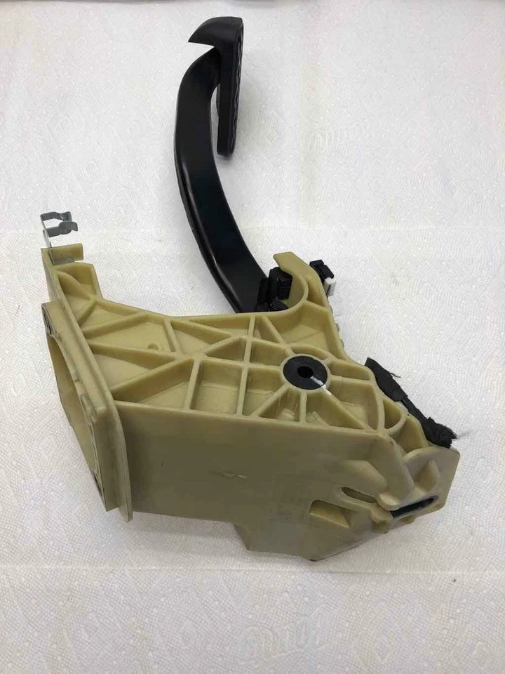 BMW 528I 2008 parada de pie delantero conjunto de pedal de freno lento 2,4 L aire acondicionado sedán G Foto 3 de 4