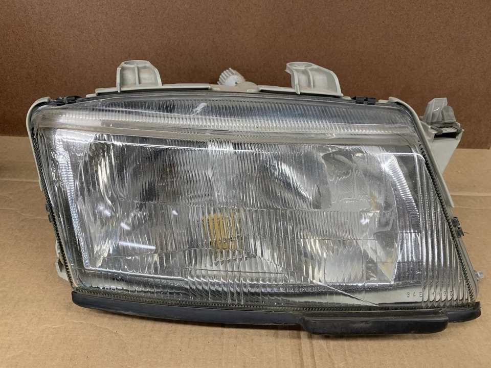 99 00 01 02 Saab 9-3 Right hand Passenger side Headlight headlamp assembly Foto 2 de 4