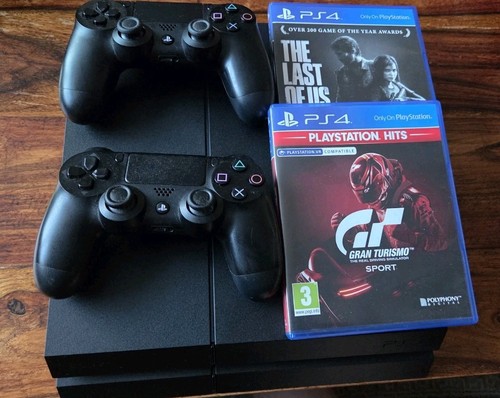 Official 500GB Sony PS4 Console with 2 Controllers & 2 games / the last of us