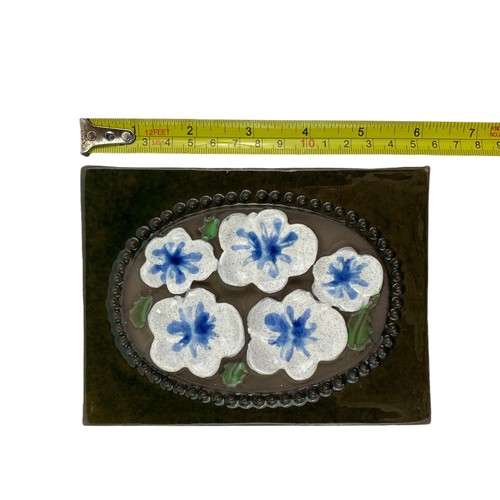 Azulejos de pared de cerámica Jie Gantofta Suecia flores aplicadas florales pintadas a mano década de 1960 - Imagen 8 de 9