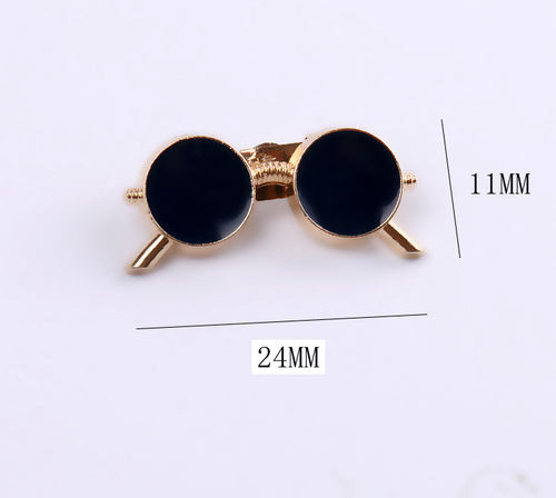 Vintage Eyeglasses Lapel Pin in Yellow Gold Over Dimensions: 11mm*24mm - Picture 5 of 8
