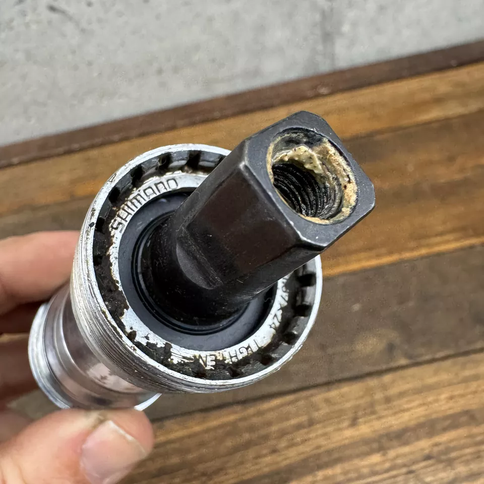 Vintage Shimano BB-UN52 Bottom Bracket 73 107 107.5 mm 1.37 24 Sealed Bearing A2 - Image 4 of 4