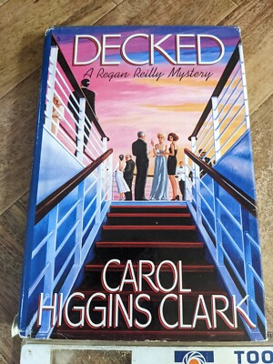 Decked (Regan Reilly Mysteries, No. 1) - Hardcover