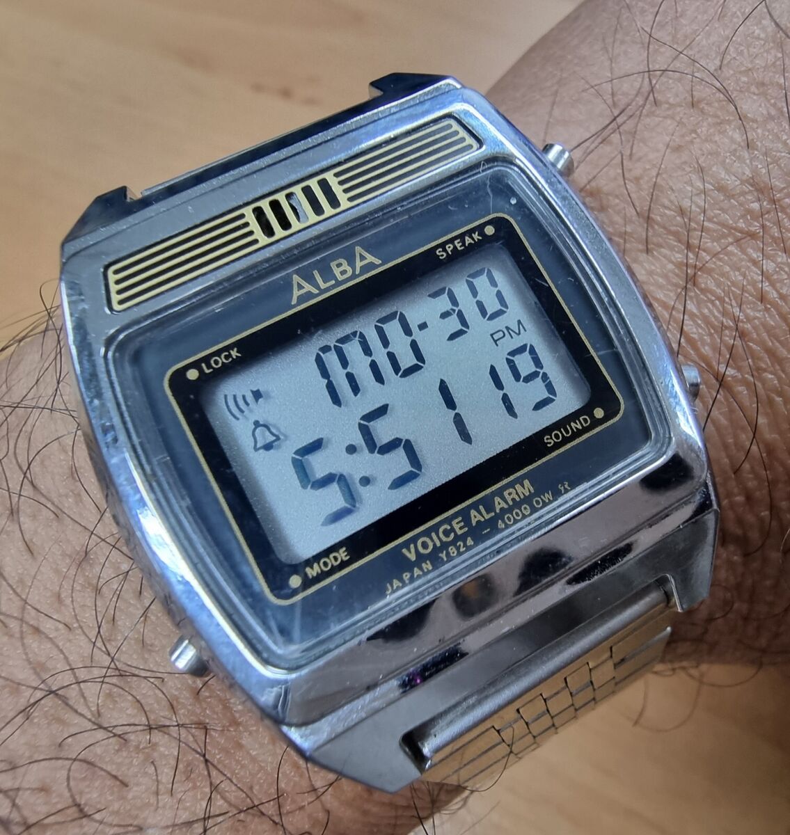 Vintage Seiko Alba LCD Voice Alarm Speaking Watch Y824-4000 Vintage Seiko Alba LCD Voice Alarm Speaking Watch Y824-4000