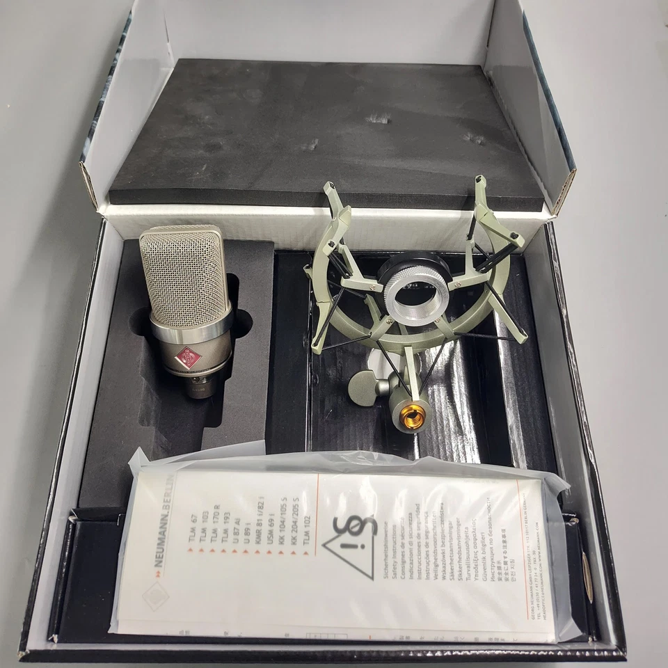 Juego de estudio de micrófono condensador de diafragma grande TLM 102 Neumann con montaje amortiguador Foto 2 de 4