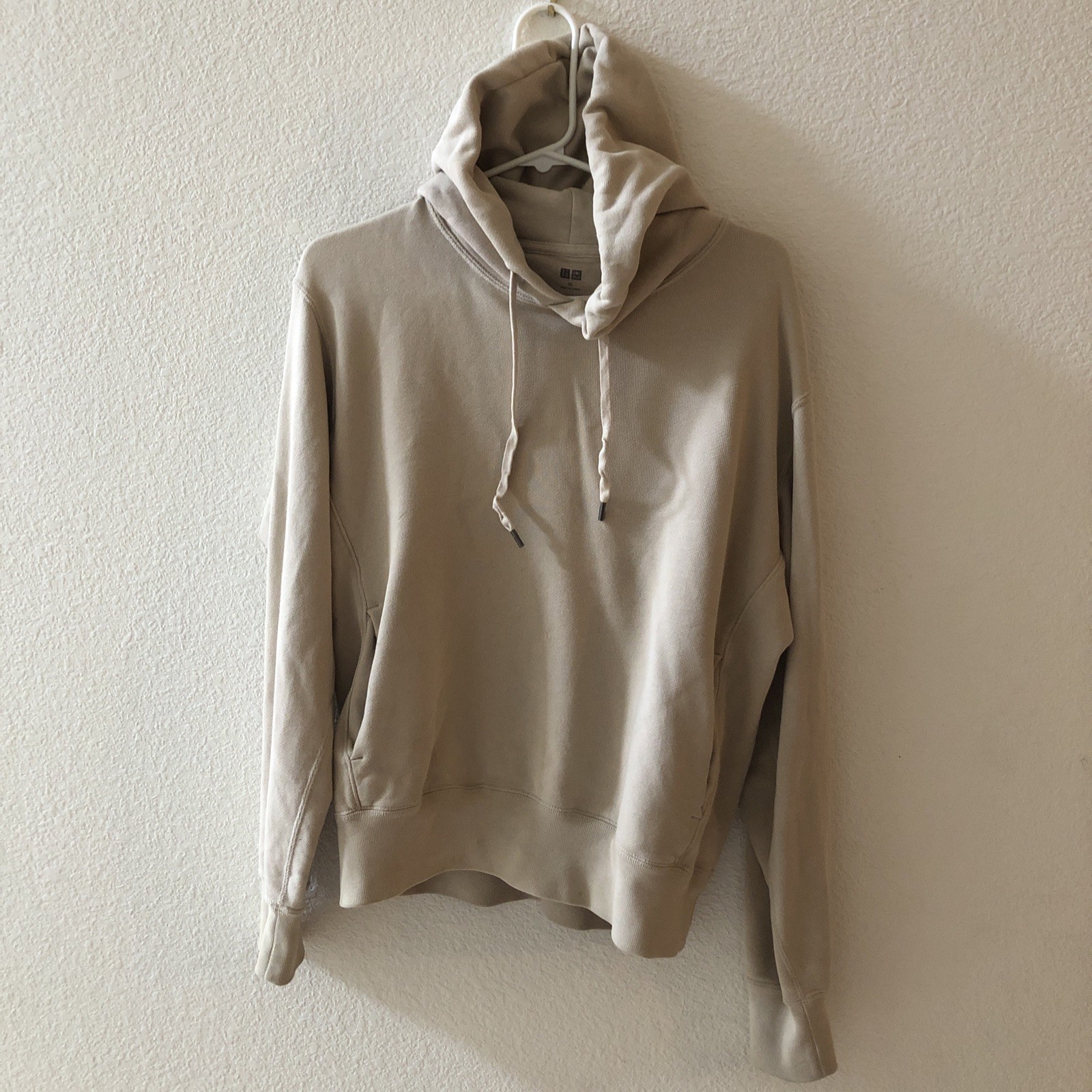 Uniqlo Hoodie Beige Men's XS Long Sleeve Sweater body 100%cotton