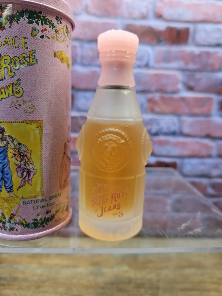 Pantalones de mezclilla Versace Baby Rose 1,6 OZ perfume EDT con lata rosa descontinuados de colección nuevos Foto 2 de 4