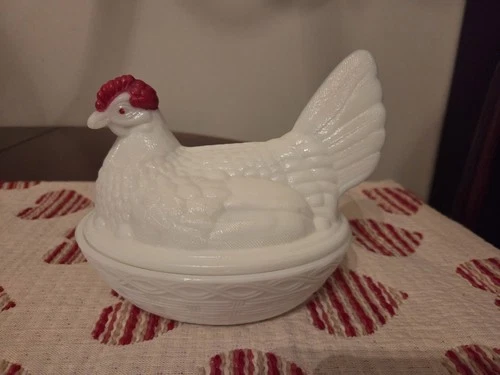 Vintage Westmoreland Hen On A Nest White Milk Glass Covered Candy Dish 1950s