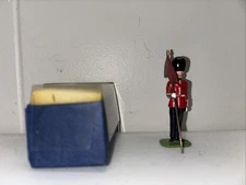 Vintage Ducal tradition model, Scots Guard In Box, Metal 54mm, With Flag Red