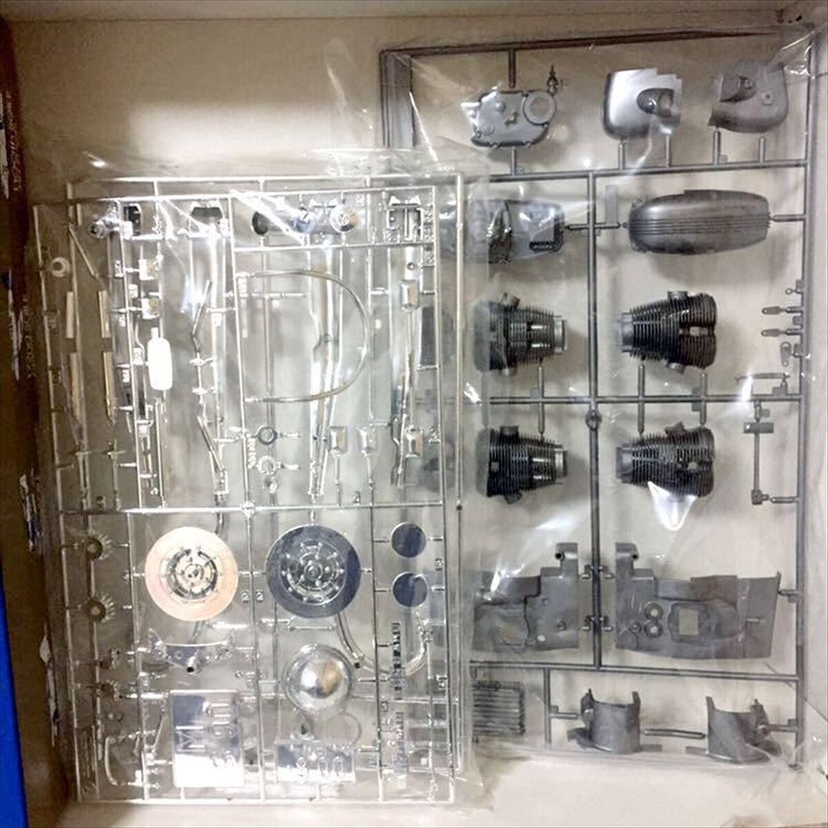 NEW TAMIYA 1/6 BMW R90S 16008 1/6 motorcycle No.8 plastic NEW TAMIYA 1/6 BMW R90S 16008 1/6 motorcycle No.8 plastic
