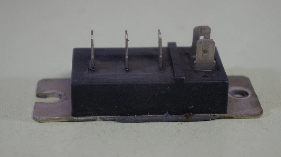 Rectificador puente Toshiba 30U6P42 - 3Ph - 30 Amp - 1600V Foto 3 de 4