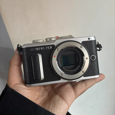 Olympus Pen E-PL8 Black Body   16.1MP M4/3, 3" Flip Touchscreen
