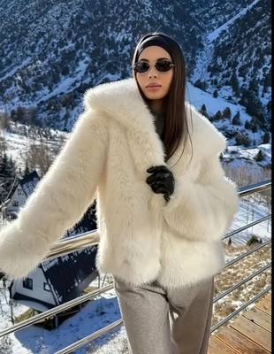 Women s Elegant Faux-Fur Coat. Luxury Vacation Winter Aspen Coat,high Quality. M