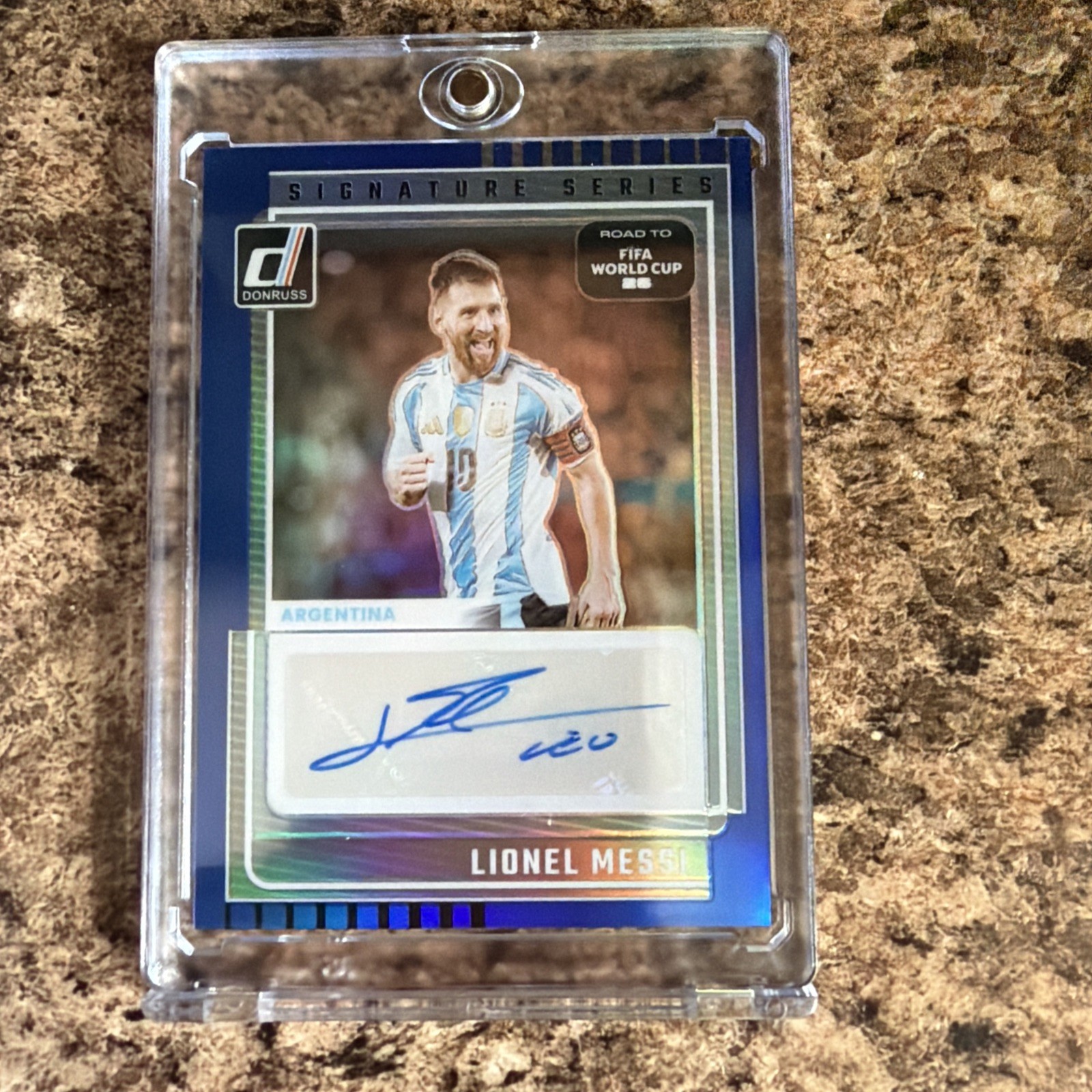 LIONEL MESSI 2025/26 DONRUSS FIFA WORLD CUP SIGNATURE SERIES BLUE AUTO SP #/199 view 2