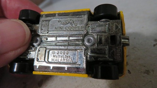 Hot Wheels 2000 Collector # 090 First Editions # 30/36 Mini Cooper Yellow 2-in-1 - Picture 10 of 12