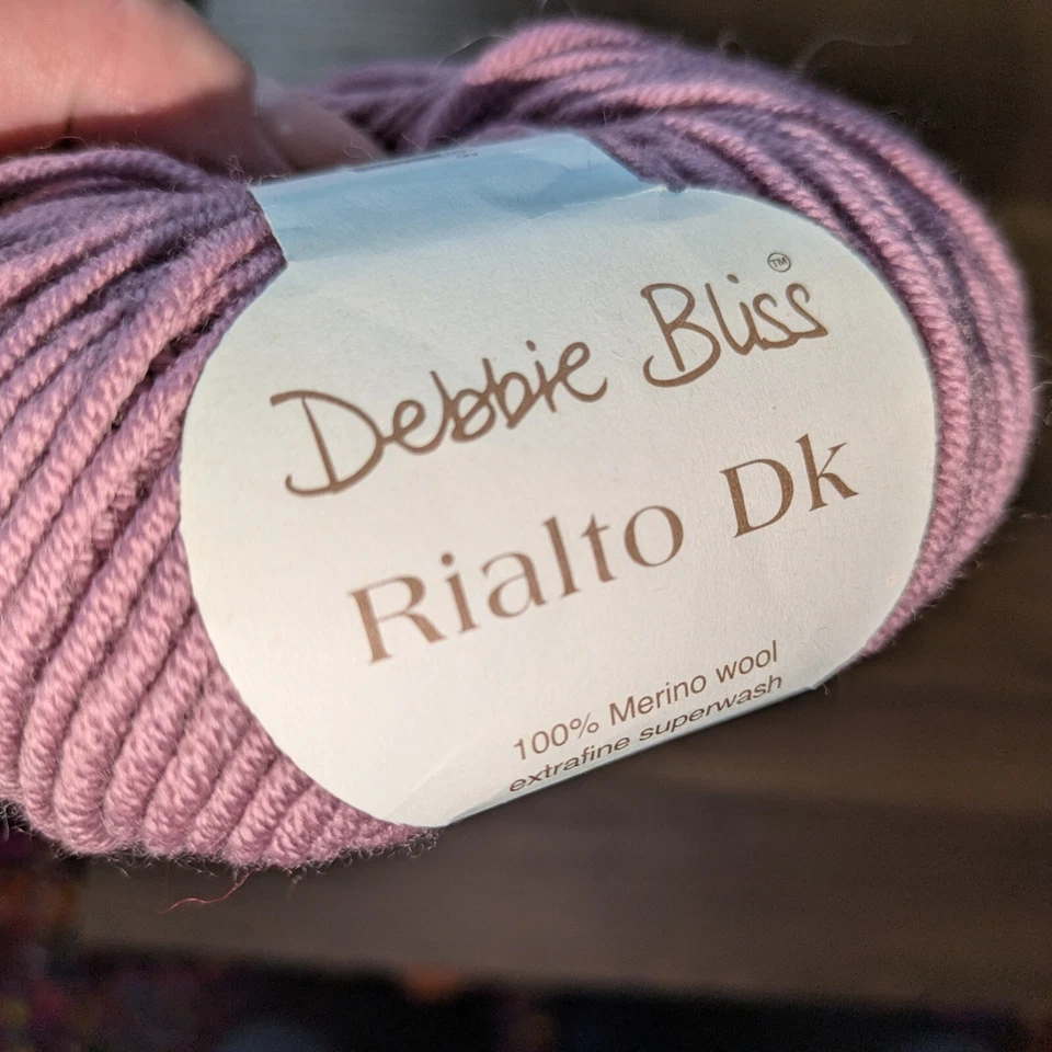 Debbie Bliss Rialto DK цвет 23036 фиолетовая шерсть 50 г 105 м, Eco Baby 14012 розовый - Изображение 3 из 4