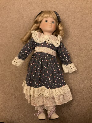 Porzellanpuppe im viktorianischen Stil in schönem unausgestellten Zustand - blonde Ringel