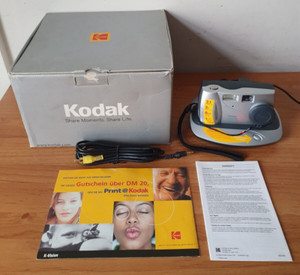 Kodak EasyShare DX3700 Digital Camera with Charging Dock, 3.1MP, takes SD Card