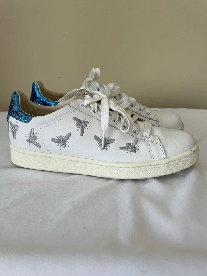 Zapatilla Master ofArts Blanca (6.5) con Tacón Brillo y Bordado Abejas Plateadas Foto 4 de 4