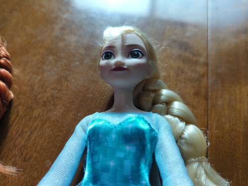 Disney Frozen Elsa Anna Classic Fashion Dolls 11 pollici Mattel 2022 usato in ottime condizioni - Foto 17 di 18