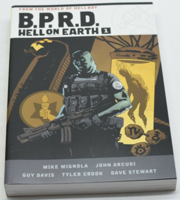 B.P.R.D. Hell on Earth Volume 1 (Paperback or Softback) MIKE MIGNOLA - YES