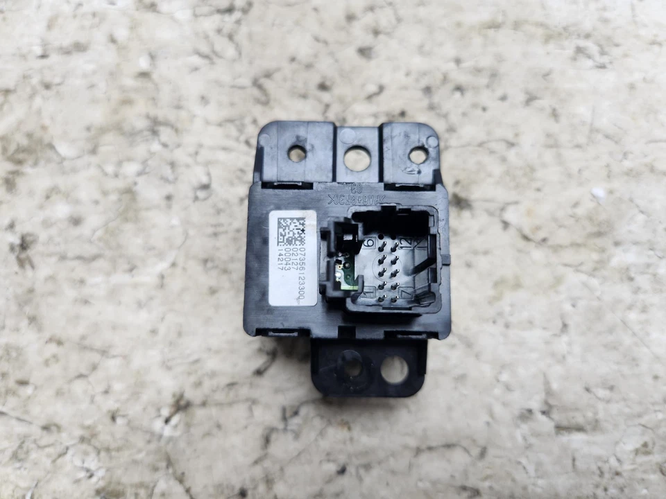 ЭЛЕКТРИЧЕСКИЙ ПЕРЕКЛЮЧАТЕЛЬ РУЧНОГО ТОРМОЗА FIAT 500X 07356123300 2015–2021 - Изображение 3 из 4