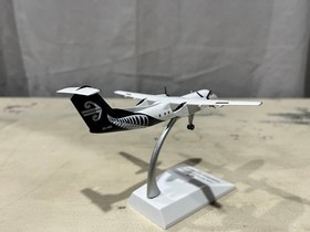 JC Wings 1/200 Bombardier Dash 8 Q300 Air New Zealand ZK-NES Diecast Model