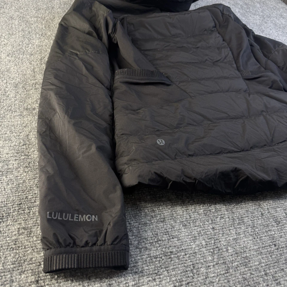 Chaqueta acolchada con capucha negra Lululemon Down for It All para mujer, talla M Foto 3 de 4