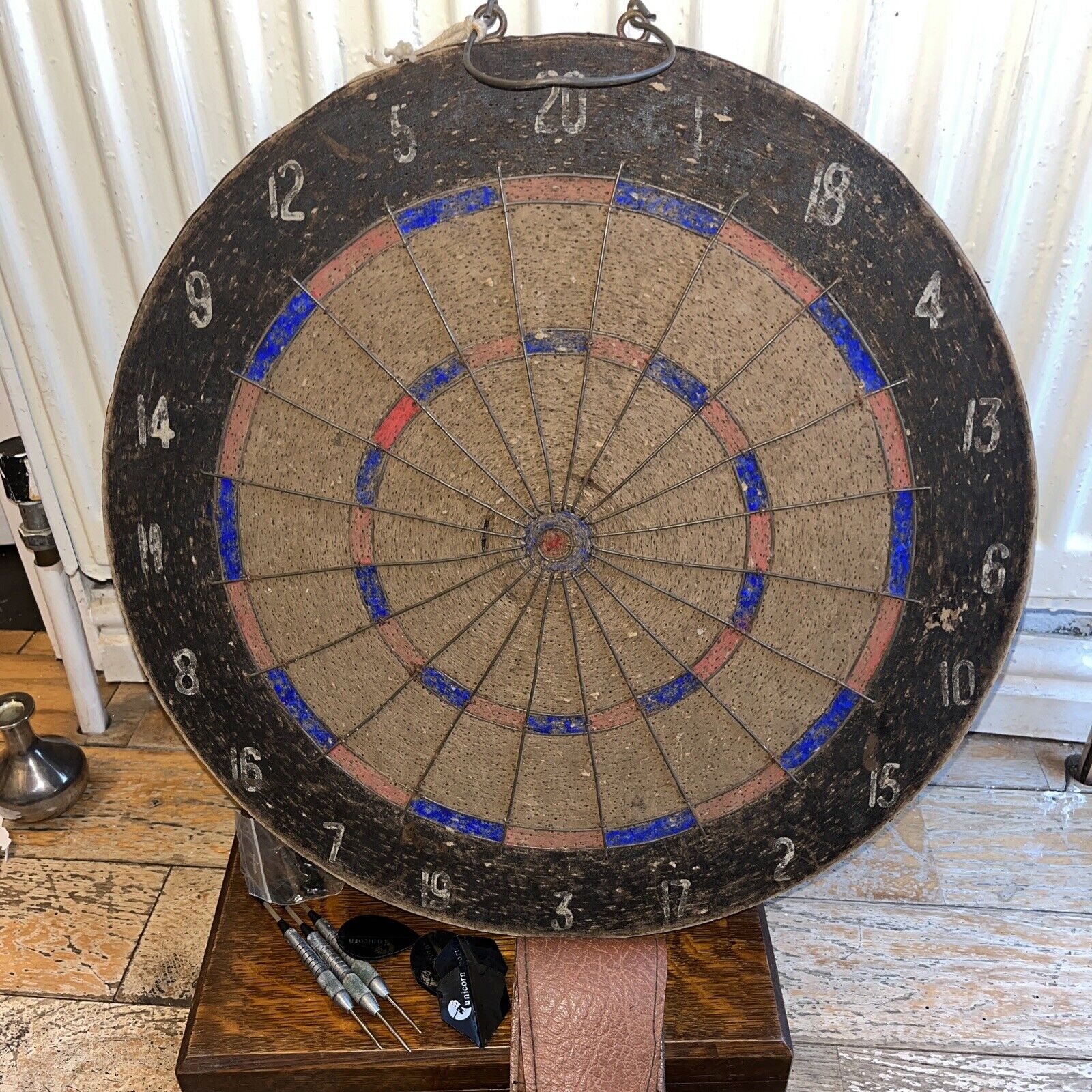 VintageEarlyOriginalDartBoardRedAndBlueAndVintageSetOfDarts