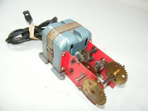 GILBERT WORKING MOTOR AND GEAR BOX FOR AN ERECTOR SET, HAS BEEN TESTED, WORKS - Picture 2 of 12