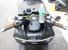 SUZUKI BURGMAN 650 (TODOS) TRAVESAÑO (para GPS, teléfono celular, cámara, portavasos, altavoces)