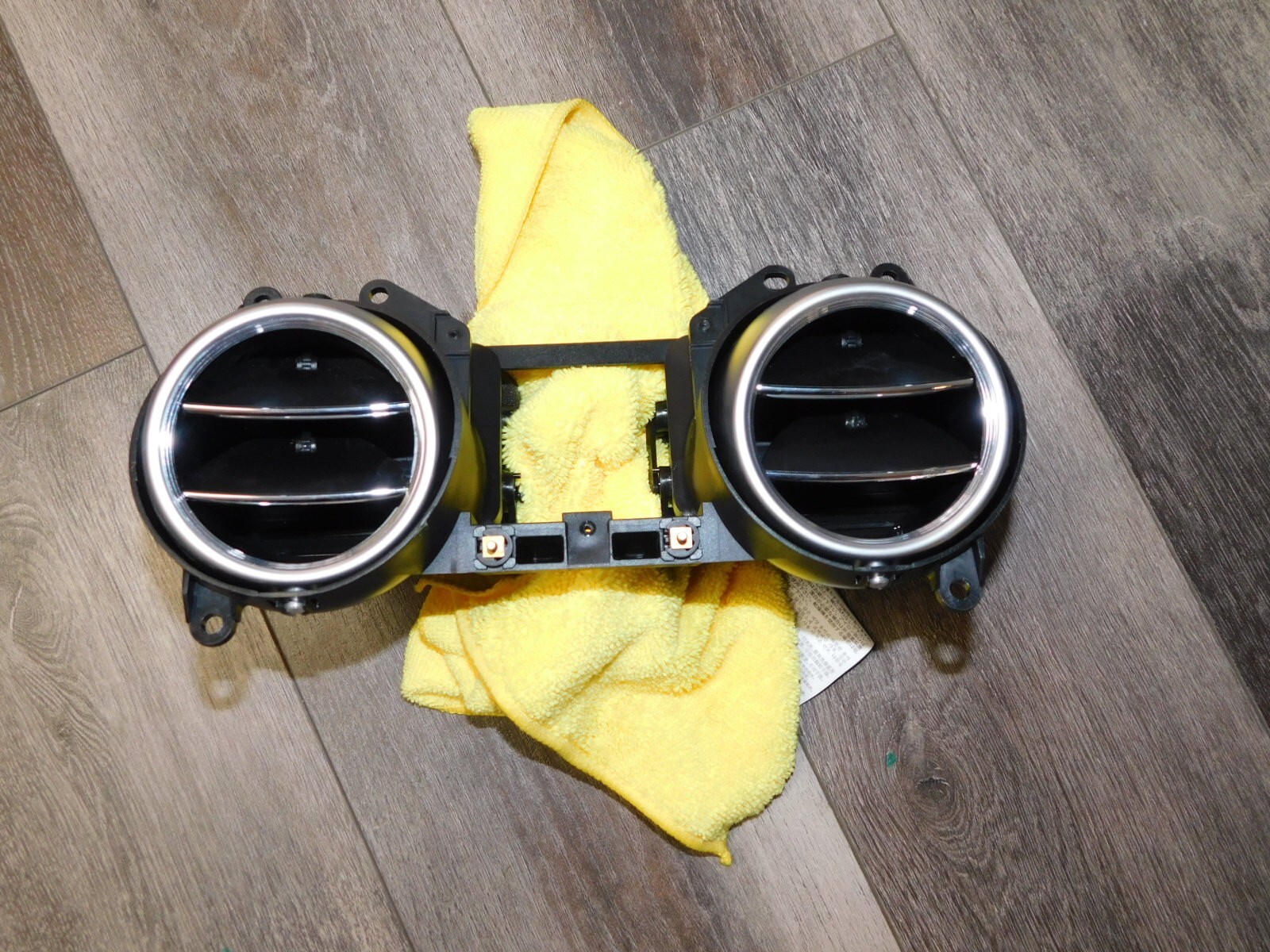 06-12 BENTLEY FLYING SPUR AIR VENTS OEM# 3W0 819 110 F