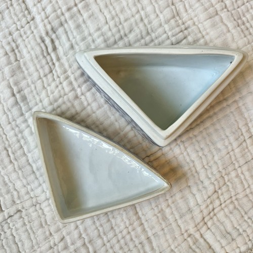 Maitland-Smith Hand Painted Blue & White Triangle Trinket Box Philippines - Picture 3 of 6