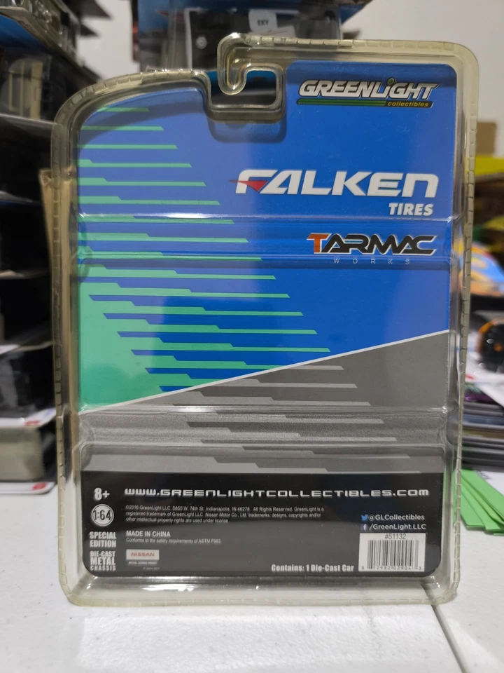 Nissan GTR R35 2015 Greenlight Tarmac Chase Falken verde burbuja amarillenta Foto 2 de 4