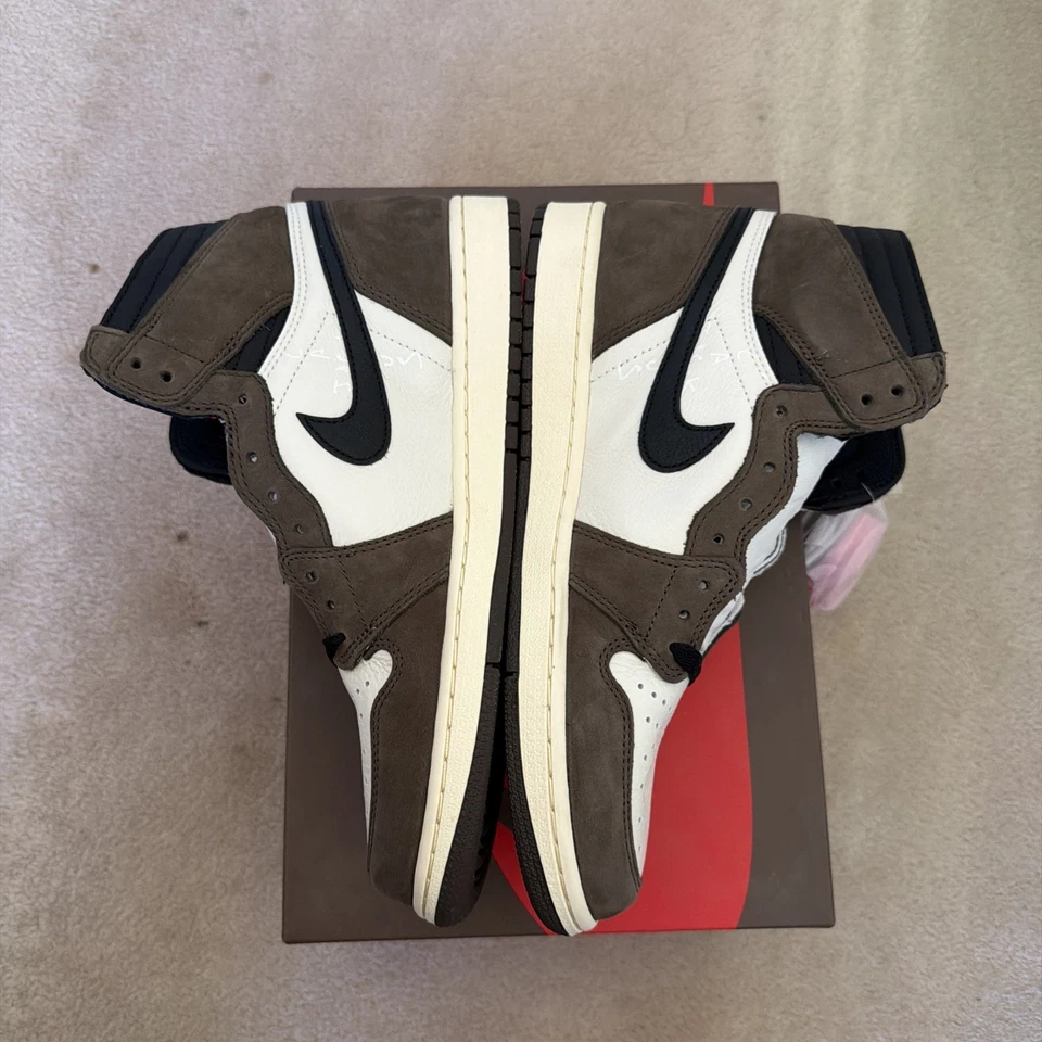 Talla 10.5 - Jordan 1 Retro OG x Travis Scott High Mocha (NUNCA USADO) Foto 2 de 4