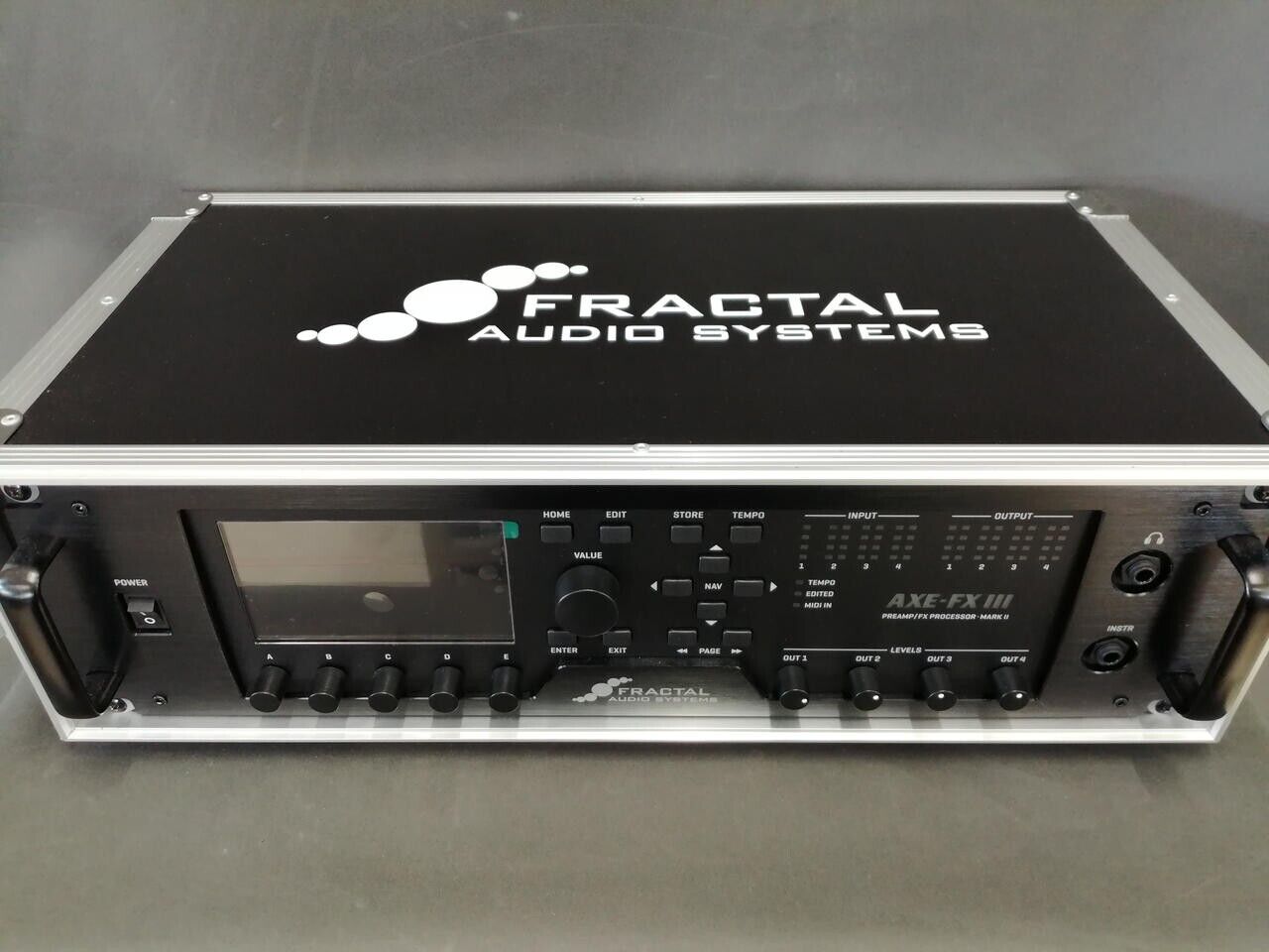 FRACTAL AUDIO SYSTEMS Axe-Fx III MARK II Multi-Effect w/Axe-FxIII 3U Rack Case