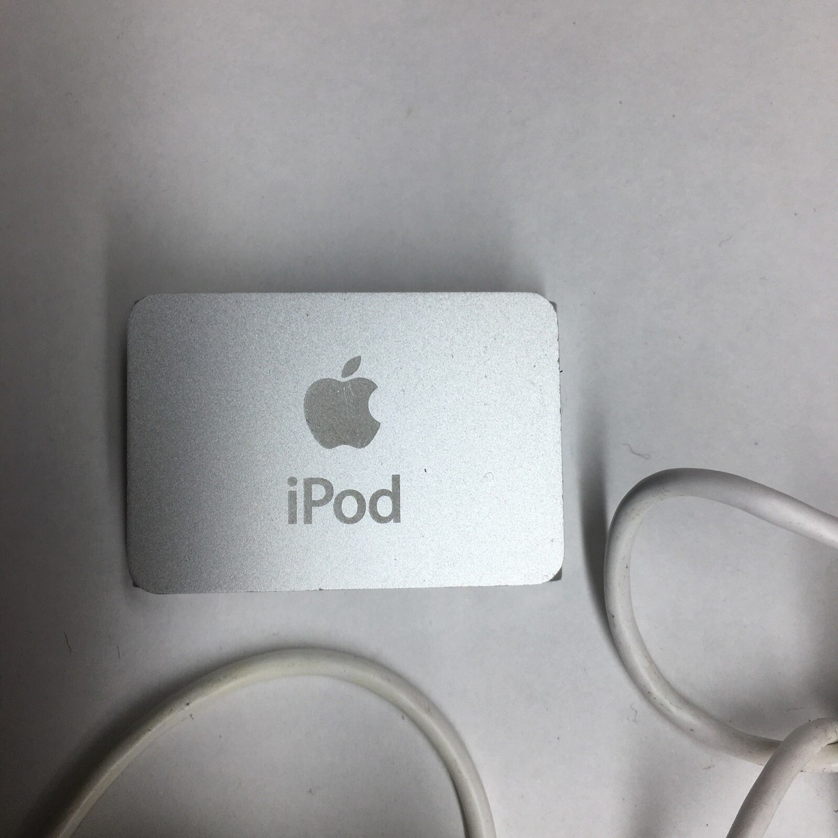 Apple iPod Shuffle 2nd Generation Silver (1GB) MP3 Player