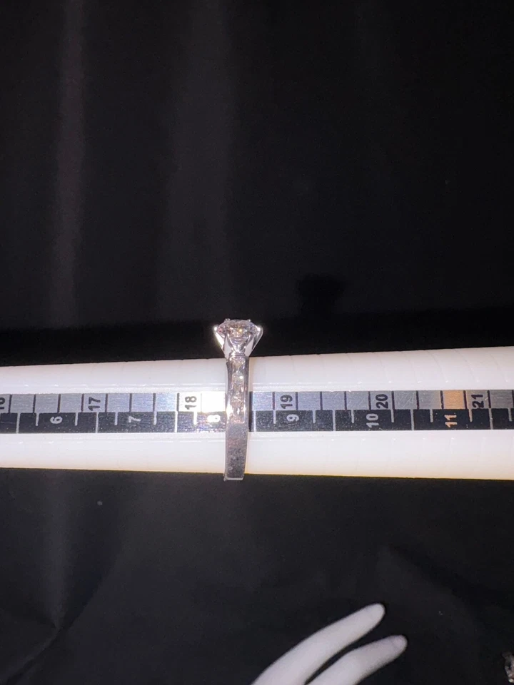 Beautiful FJ white Topaz Birthstone ring size 8 - Image 4 of 4