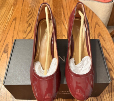 Ladies Vionic Carmel Crinkle Patent Leather Block Heel Pumps - 8.5 - New