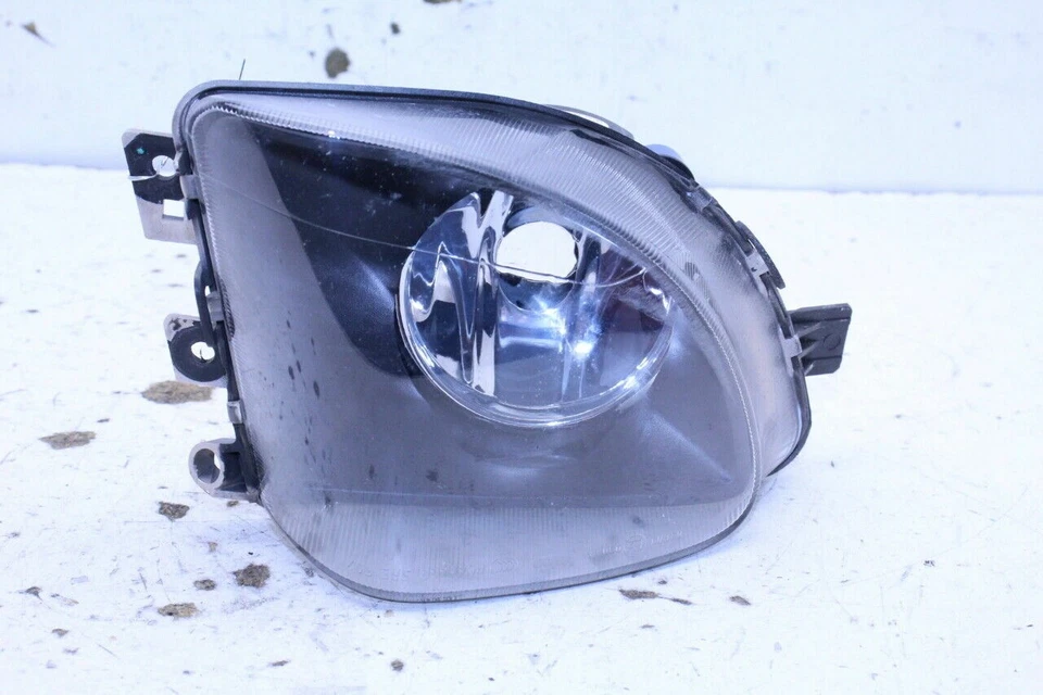 BMW 550i GT 2010 luz antiniebla derecha fabricante de equipos originales usada Foto 3 de 4