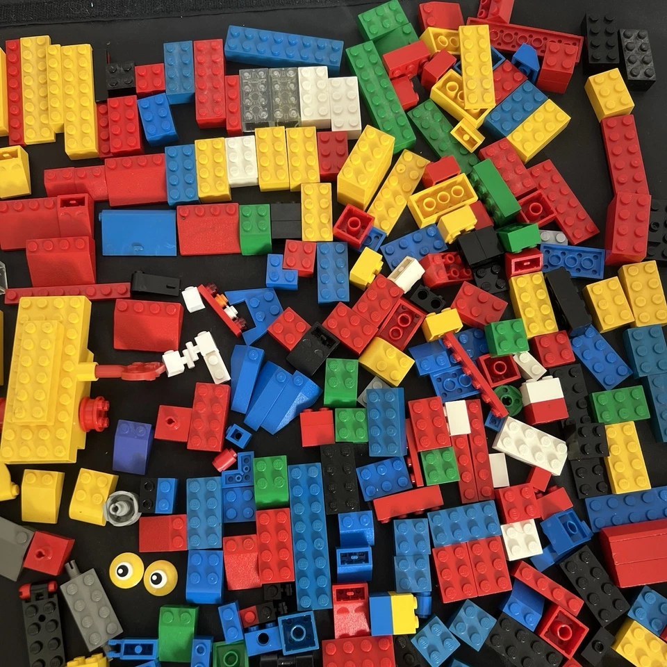 Vintage 1980’s LEGO Mixed Lot Of Parts Wheels Windows Bricks People - Image 4 of 4