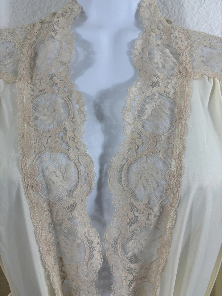 Bata Olga vintage para mujer pequeña marfil manga larga detalles de encaje nailon transparente Foto 4 de 4