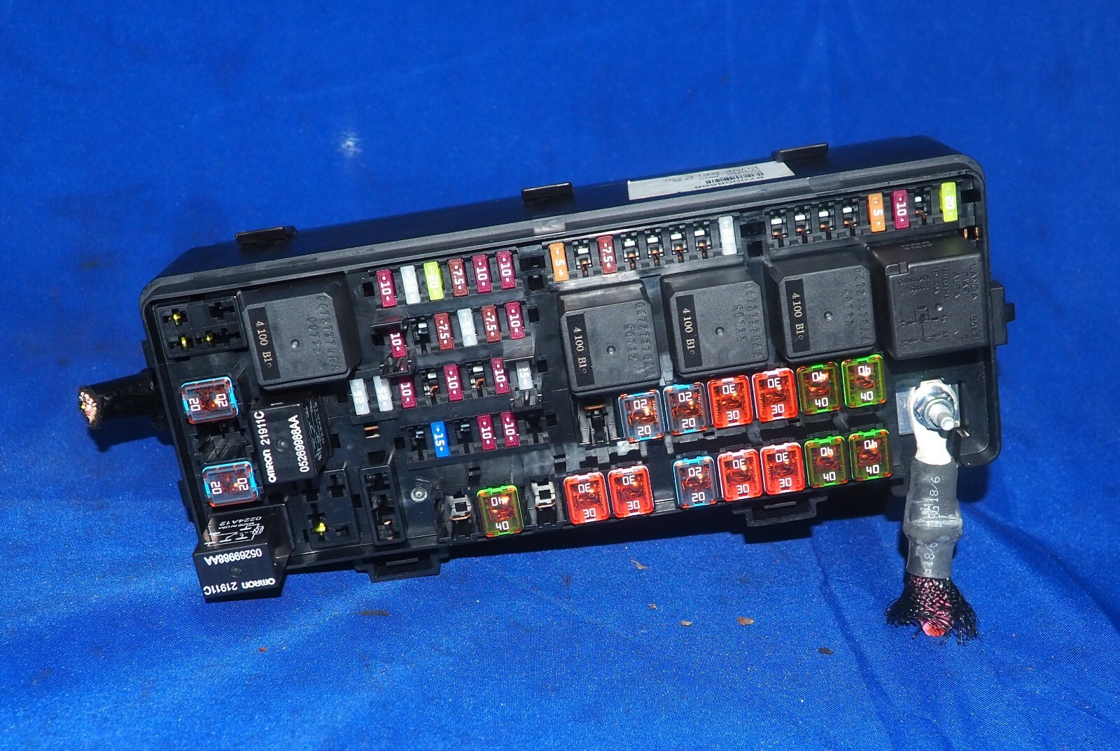 2014-2017 Maserati Ghibli Engine Bay Fuse Box Battery Relay Assembly OEM