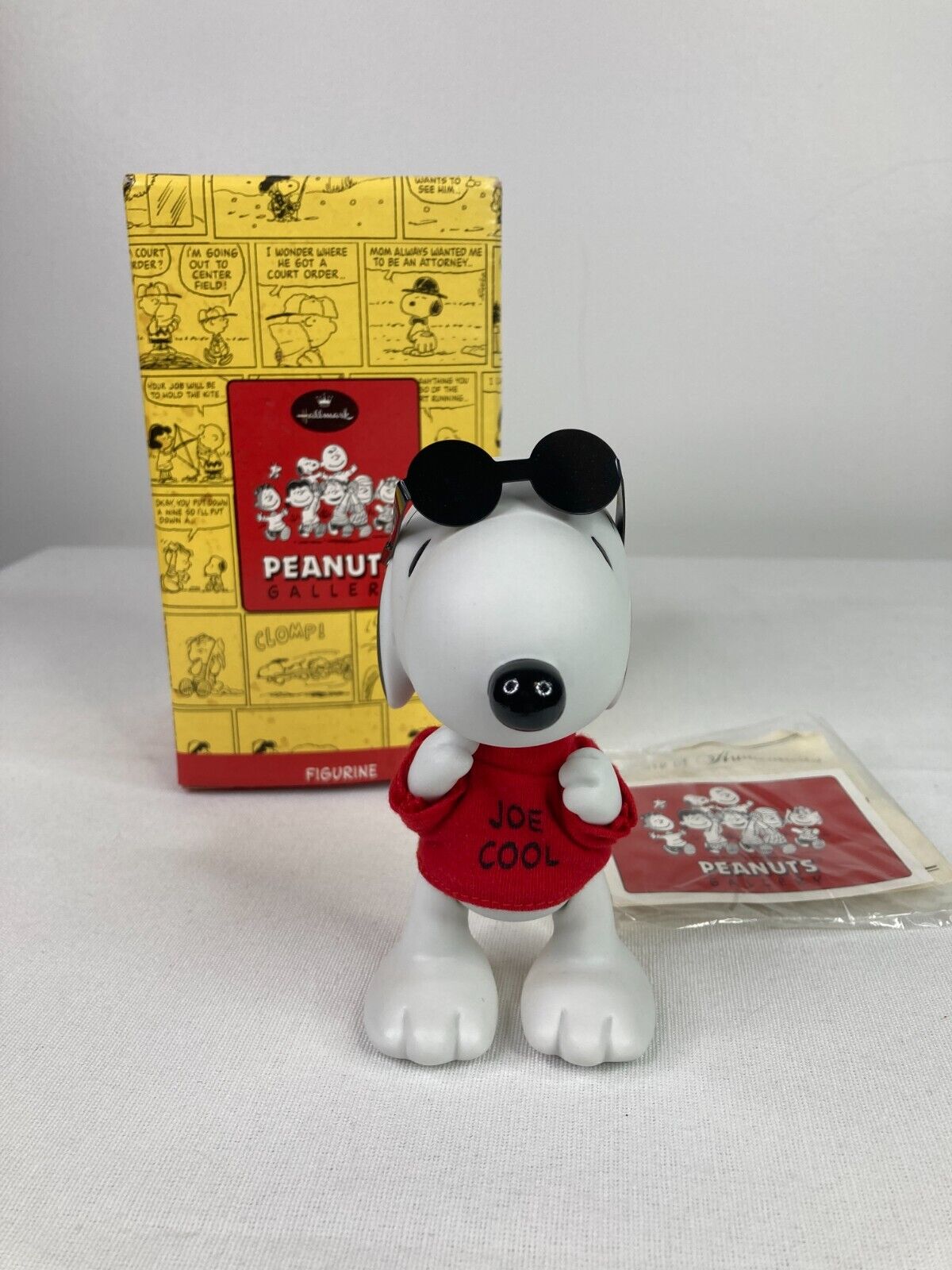 VTG 2000 Hallmark Peanuts Gallery Joe Cool Snoopy Figurine QPC4034 Box & COA