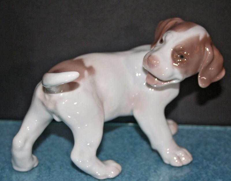 Bing and Grondahl B&G Pointer Puppy Chasing Tail #2026 Porcelain Figurine Mint